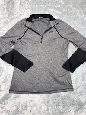 The North Face Women's Heather Gray Crew 1/4 Zip Pullover